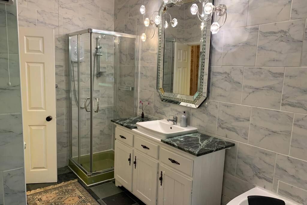 Luxurious Apartment In Historic Mansion - Sleeps 7 Ladock Esterno foto